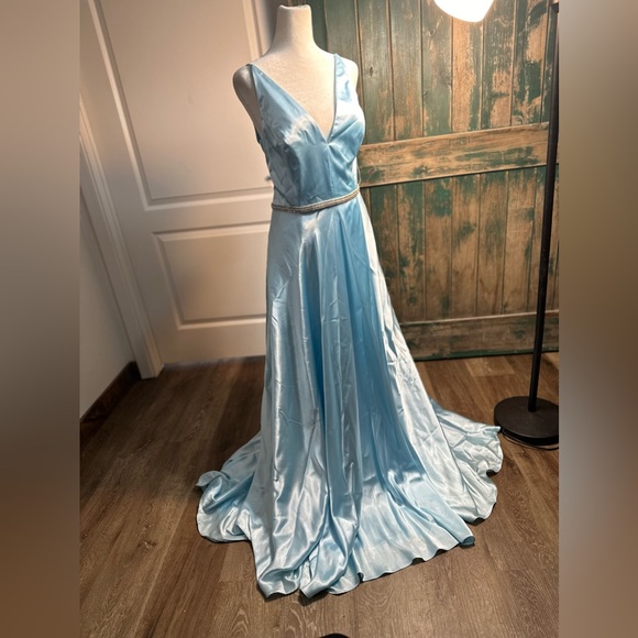 NWT Blue Satin Rhinestone
Waist Gown w/ Pockets size 13 - Picture 12 of 17